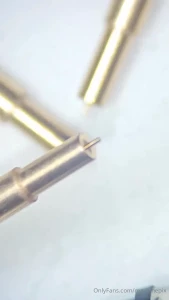 2 micrometer diameter part machined by nh micro on citizen cincom r04