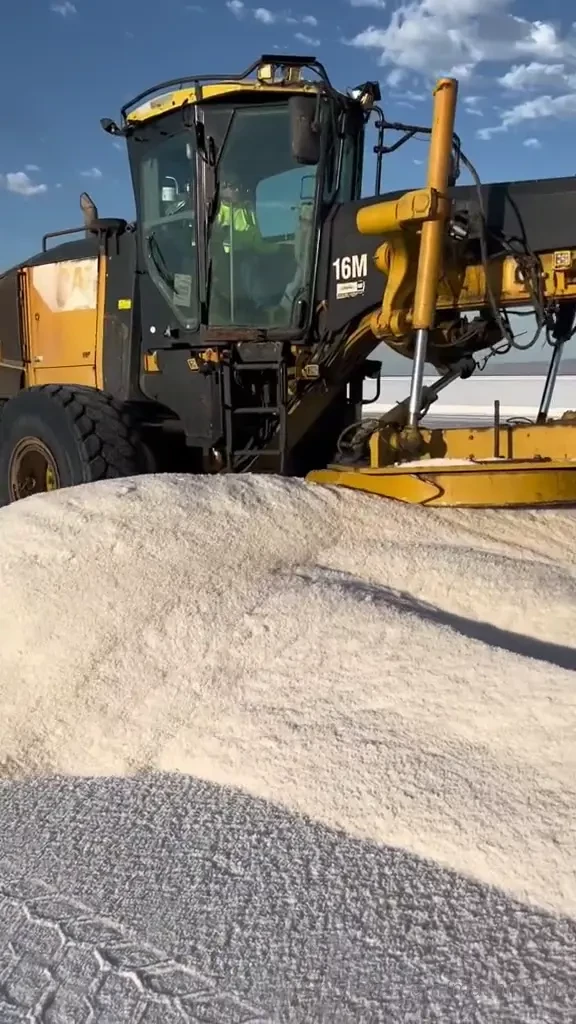 Harvesting salt at the the great salt lake with a caterpillar 16m 