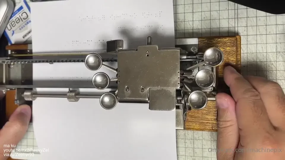 Light brailler braille typewriter by guzeisha 