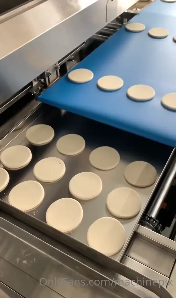 Indexing conveyor placing dough on a baking sheet 