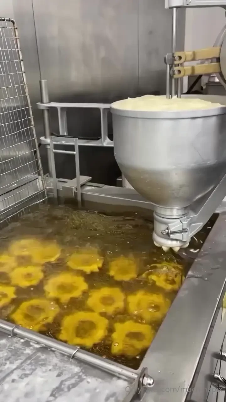 Mochi donut extruder at paina cafe 