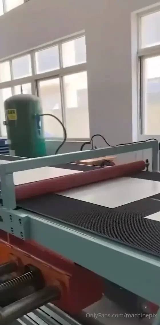 High-speed sheet metal shear 