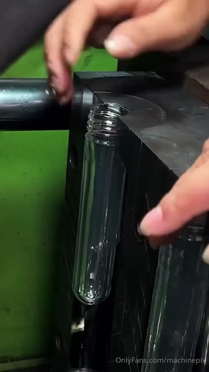 Blow molding pet polyethylene terephthalate plastic pump bottles 