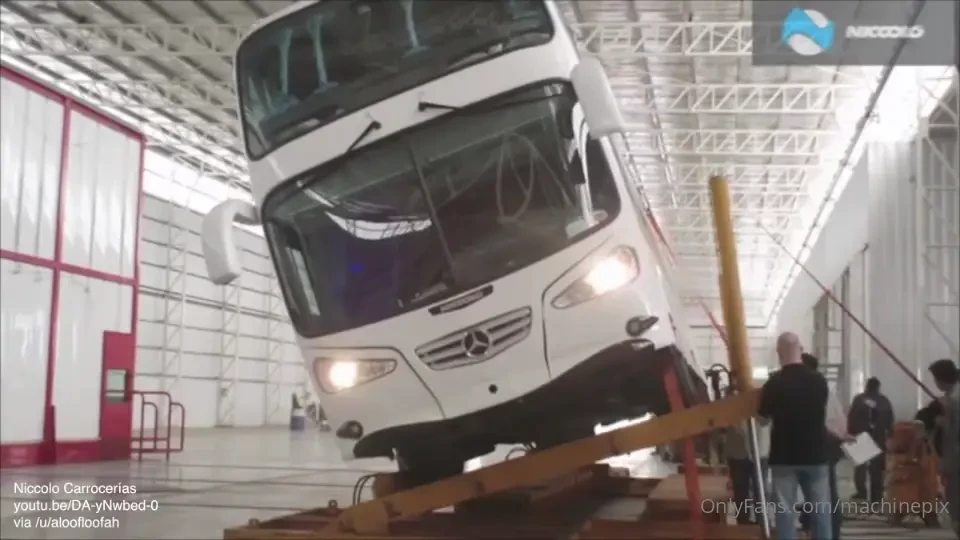 Tilt test of a niccolo isidro double-decker bus based on a 