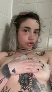 Just need someone to play with my boobies