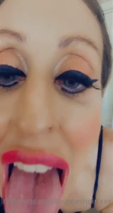 Hey sexy i want to lick your face