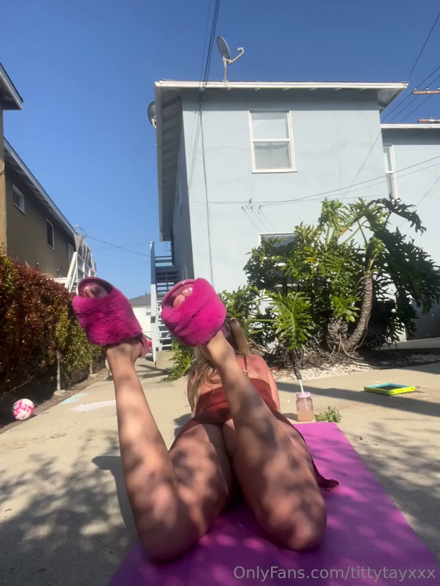 Pov i m outside on my laptop waiting for you to dm me 