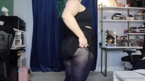 A classic dancing video with lots of sexy booty