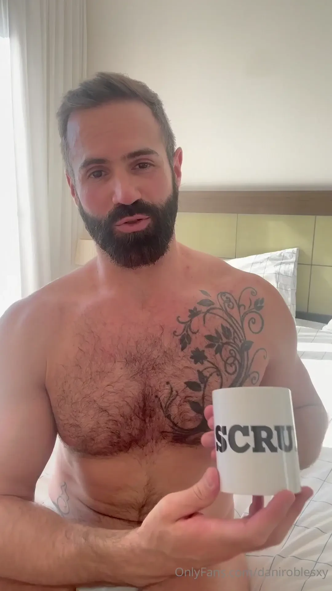 Video promocional de scruff app unboxing 
