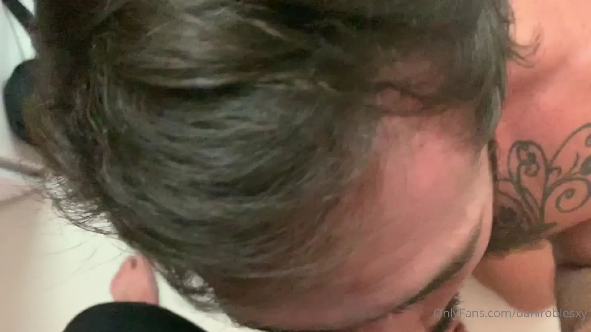 Disfrutando del culazo de khamel 