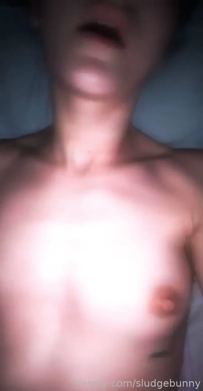 Masturbating before bed thinking about how hot my last shoot was 