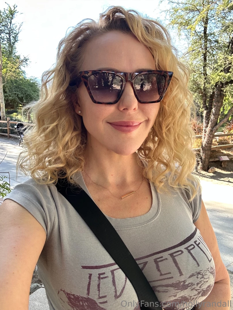 Happy new year i m on a mini vacay w the family so i won t be online 