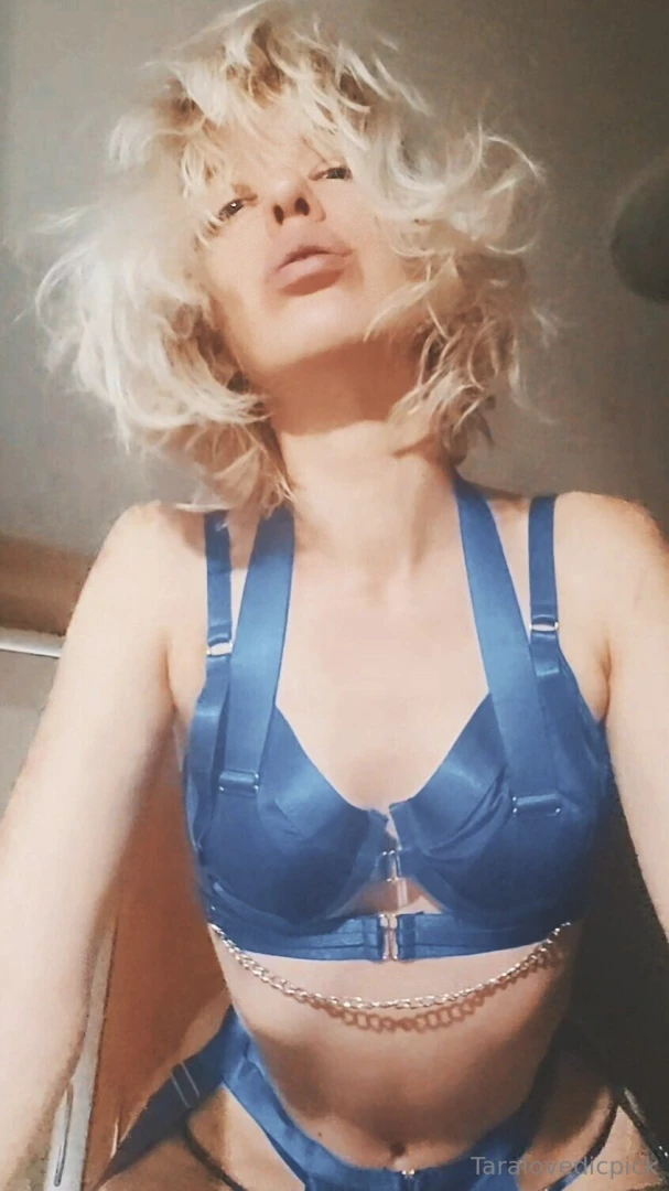 Happy horny saturday everyone your goddess taralove 