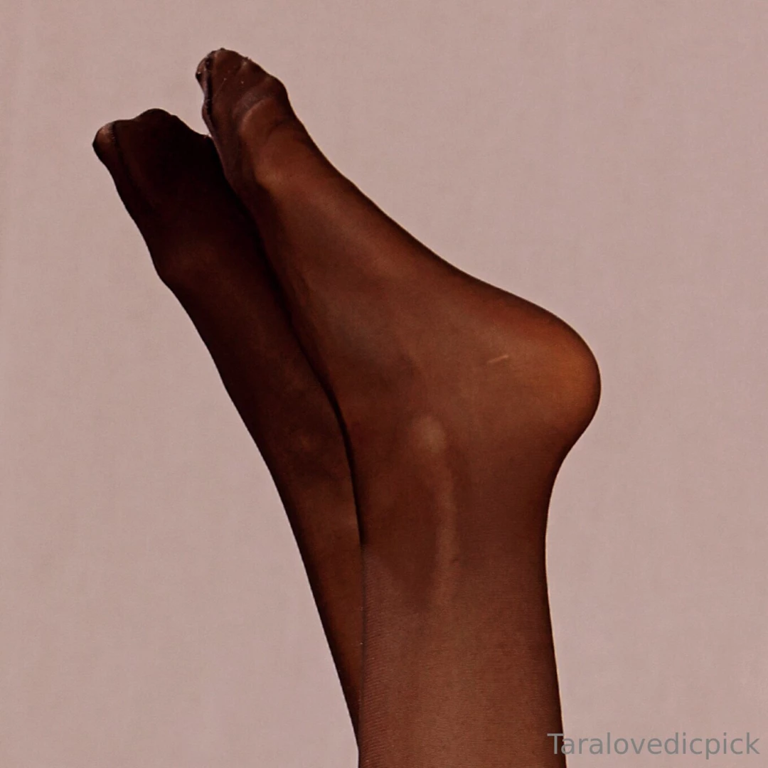 For all feet lovers out there kiss my feet your goddesstara 