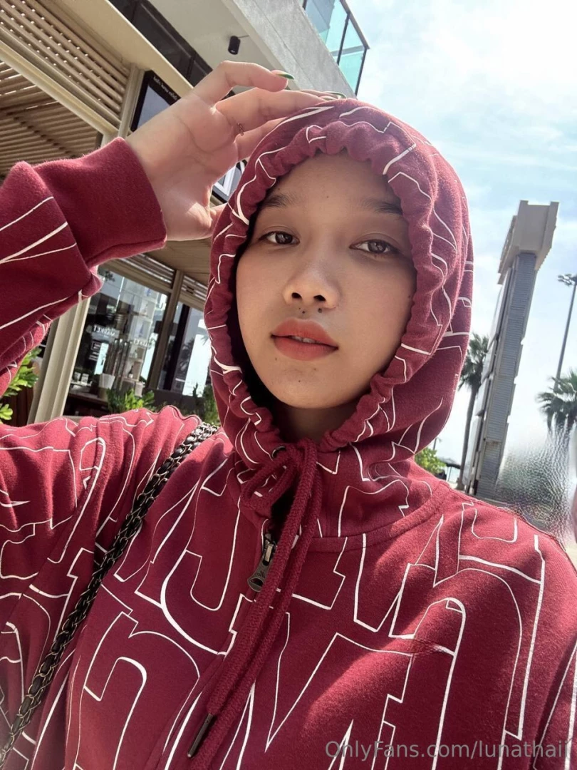 Wore a hoody because the sun is not giving 