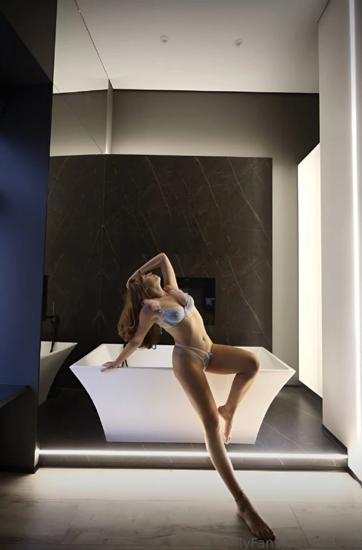 Follow viitress for free cute girl viitress wants to show you her part 795 