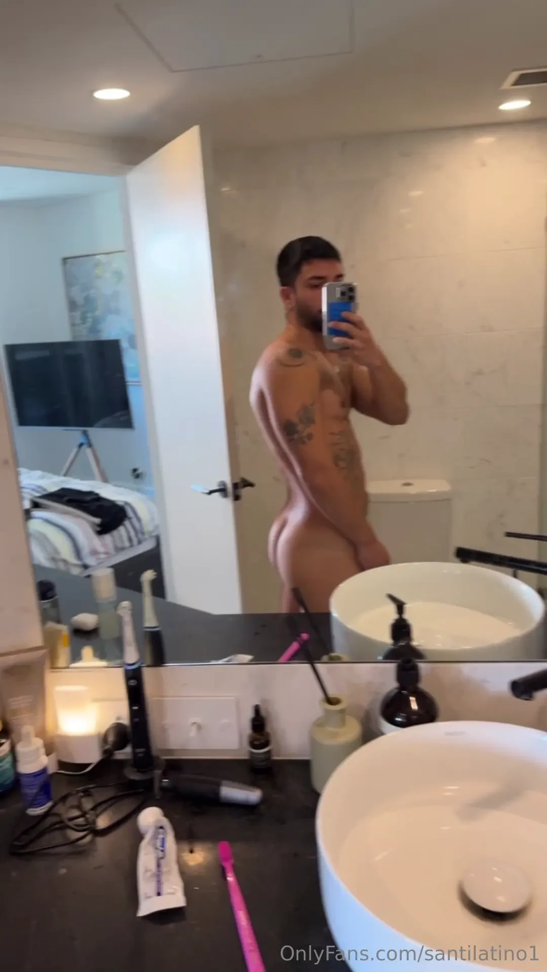 Testing my friends bathroom what do you think 