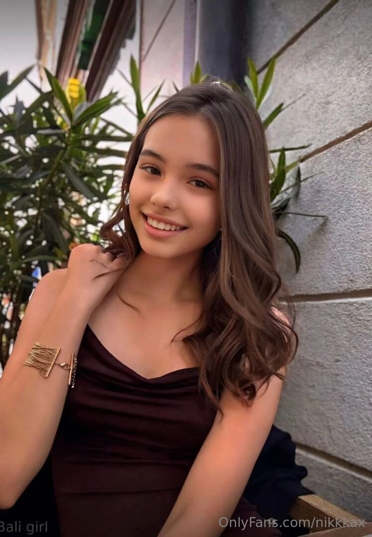 This girl naomisolar looking for his first man she wants to become a part 6 