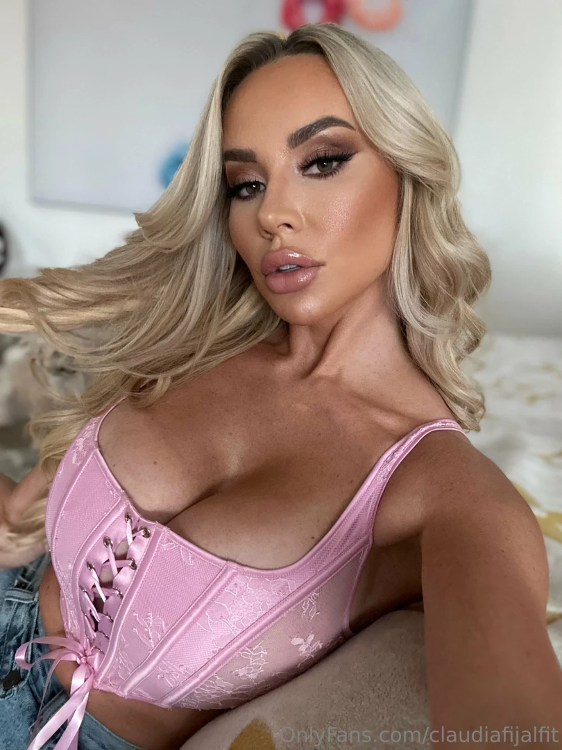 This is kinda tight think you could help me take it off 