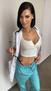 Who will come and pick up my panties in the hallway qui pour venir r