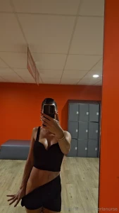 Nothing under my sports outfit today rien sous ma tenue de sport