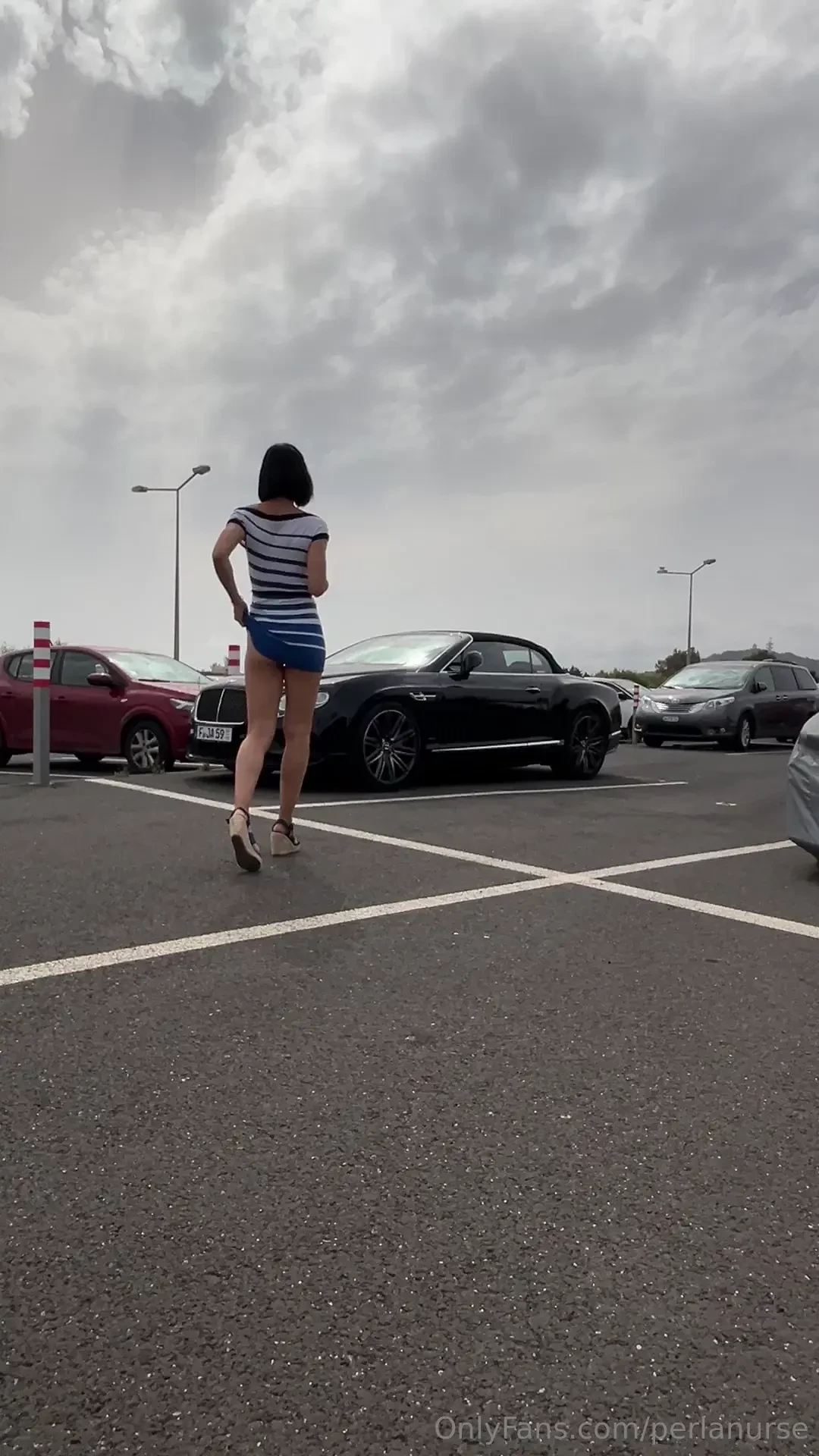 I hope there weren t many people in the parking lot j esp re qu il n y 