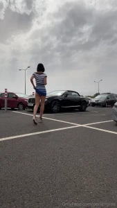 I hope there weren t many people in the parking lot j esp re qu il n y