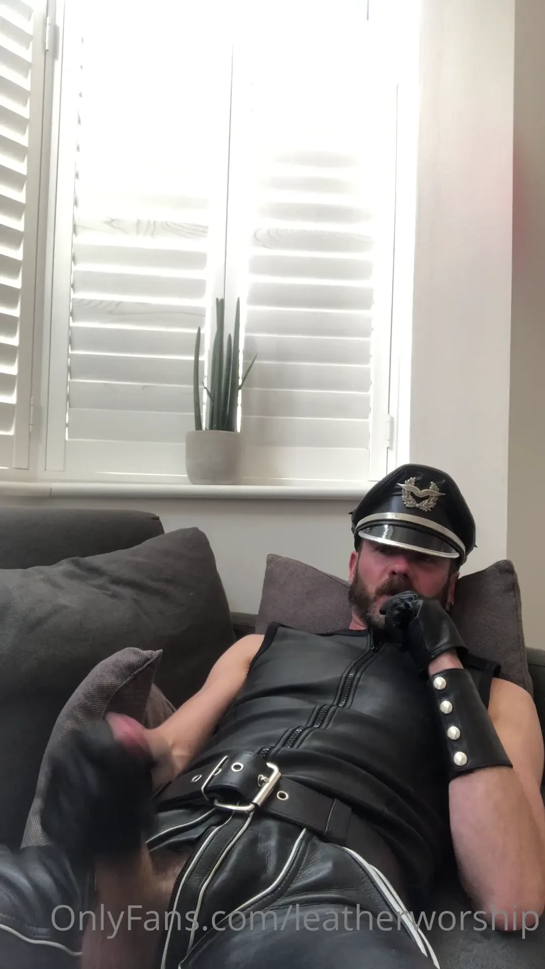 Long vape jerk and cum porn session shooting a thick creamy wad for 
