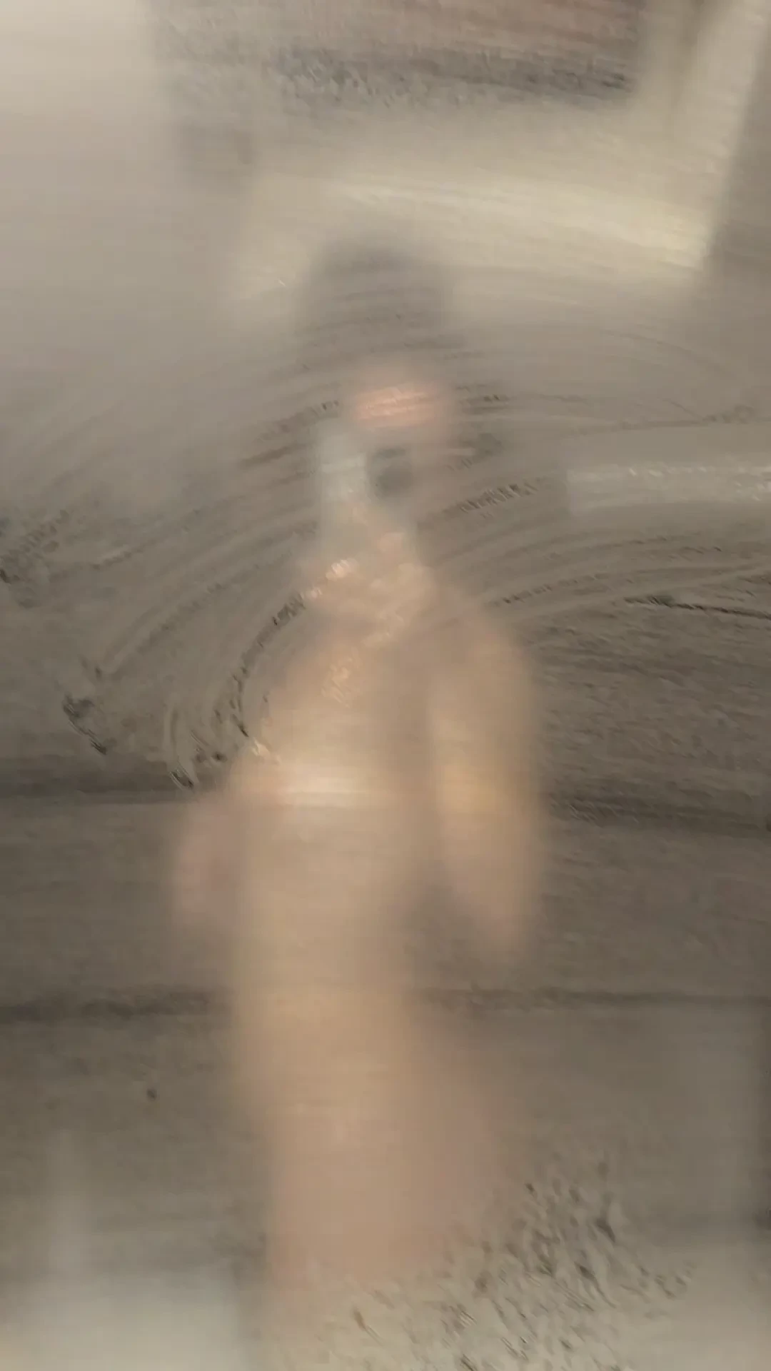 Banhinho tomado quem quer vir passar creme nas minhas costas 