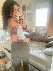 Si tu vois mes fesses dans ce pantalon tu arrives faire abstraction du