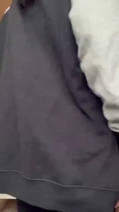 Surprisssssse sous le gros pull 