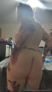 A quickie booty jiggle and hole show