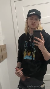 My friend was sending me pics and vids at work yesterday so i had to part 1