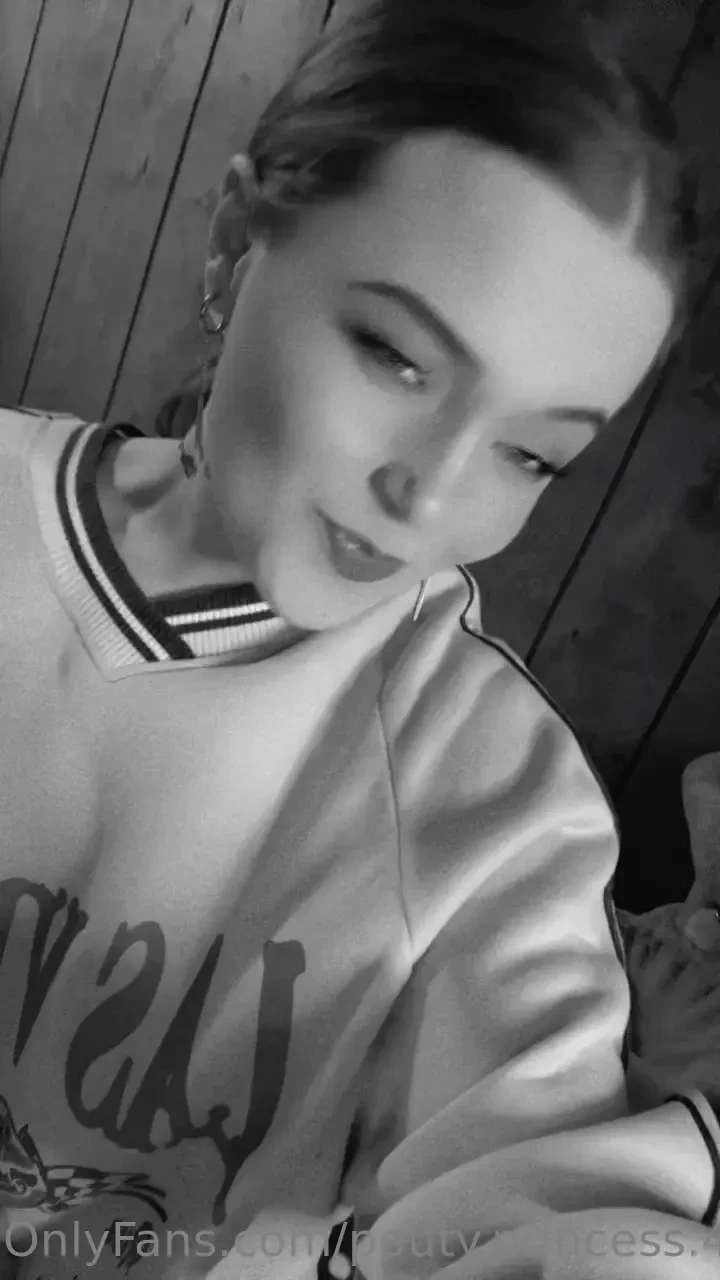 And i can be your favorite girl 