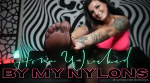 Homewrecked by my nylons oops did i do that a few minutes is all it