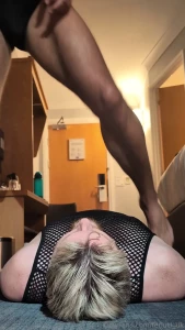 My foot slave does what is made for worshipping his master s feet
