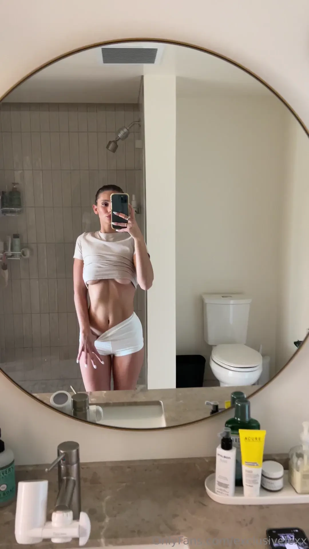 Hii message me if you want to see more 