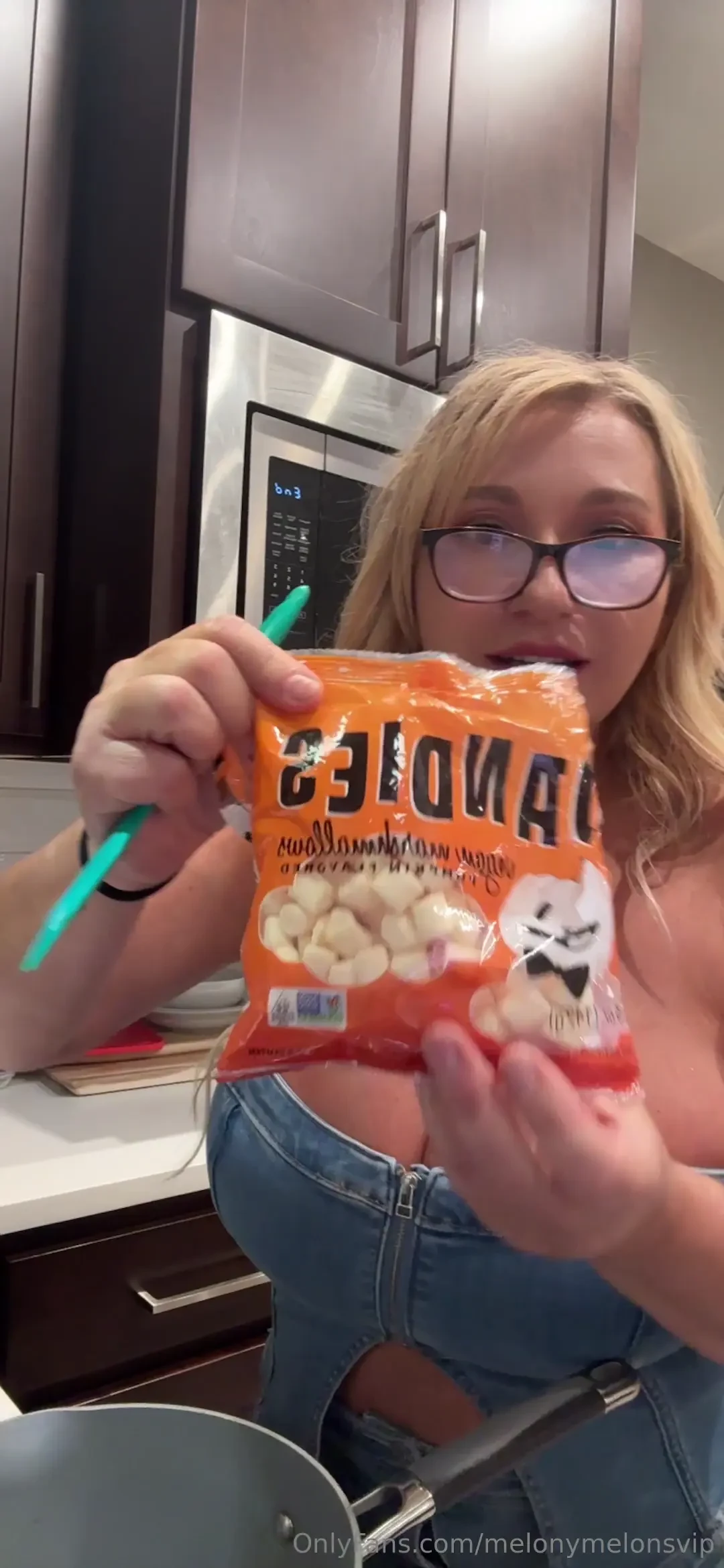 Omfg guys these pumpkin spice rise krispy treats were amazing i legit part 4 