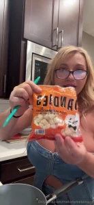 Omfg guys these pumpkin spice rise krispy treats were amazing i legit part 4