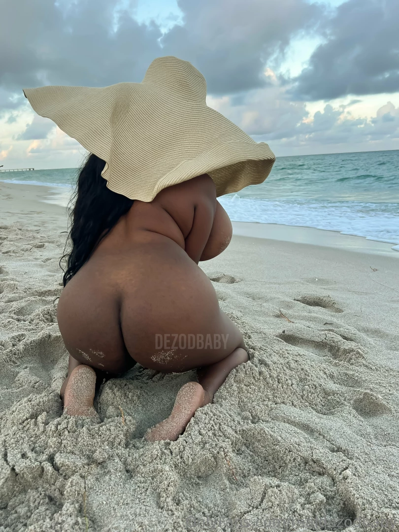 Ass cheeks outside 