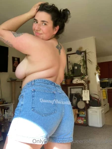 Found these amazing shorts at the thrift store raise your hand if you