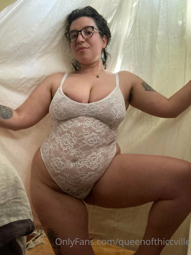 I just can t get over my body in this white lace like come on 