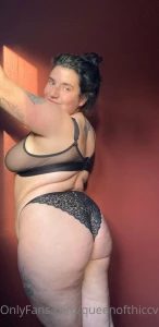 Swipe for soft round booty and titties