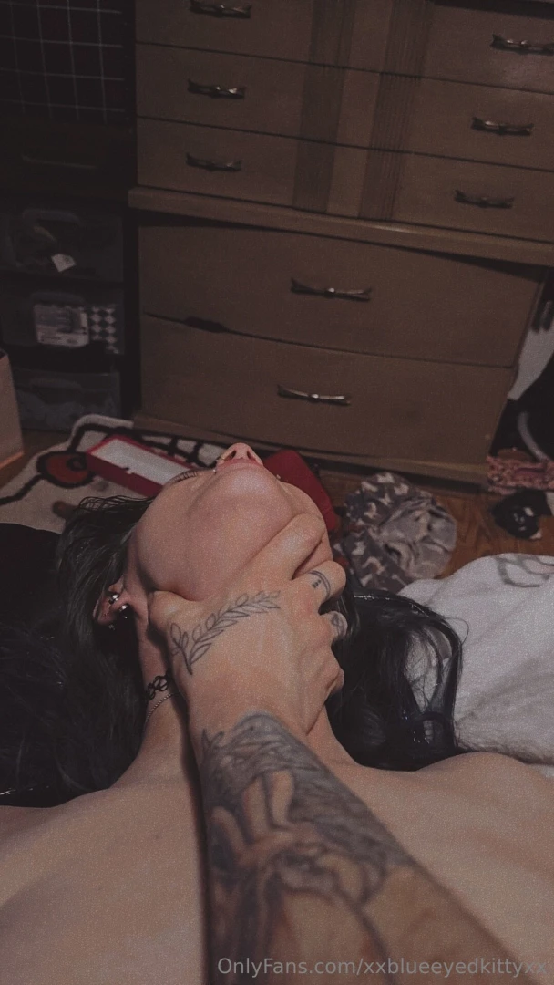 I need your hand around my neck like this 