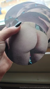 I sell em for 10 ill mail it to you with some stickers and stuff