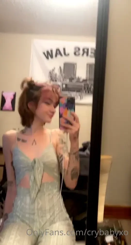 Tell me how badly you want it imma rich bitch 