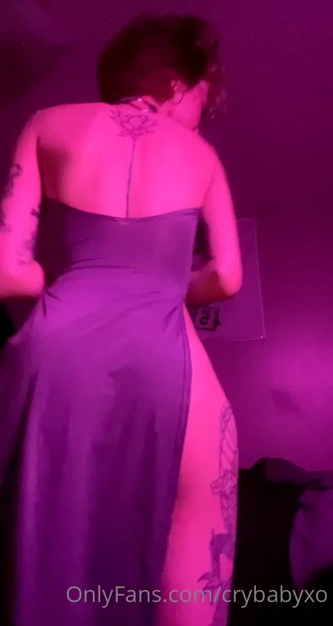 My bf got me this cuuuuute ass outfit 