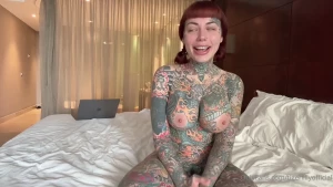 10 minutes of me opening my pussy so i can queef lololol my 1st queef