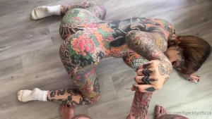 I just love showing my ass off for you do you like it