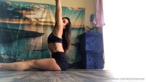 Barefoot morning stretch gotta start with a good toe stretch i make part 4